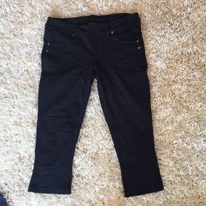 Athleta Casual Crops